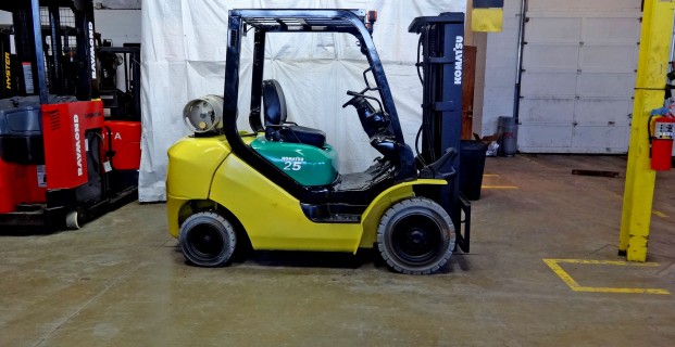 2011 Komatsu FG25T-16 Forklift on Sale in Idaho